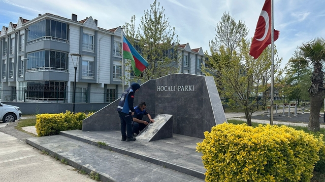 Hocalı Parkı'ndaki Hitabeye Zarar Verildi