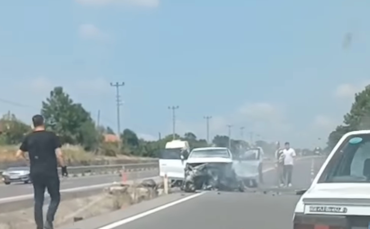 Karasu-Adapazarı Yolunda Feci Kaza: Araç Alev Aldı!
