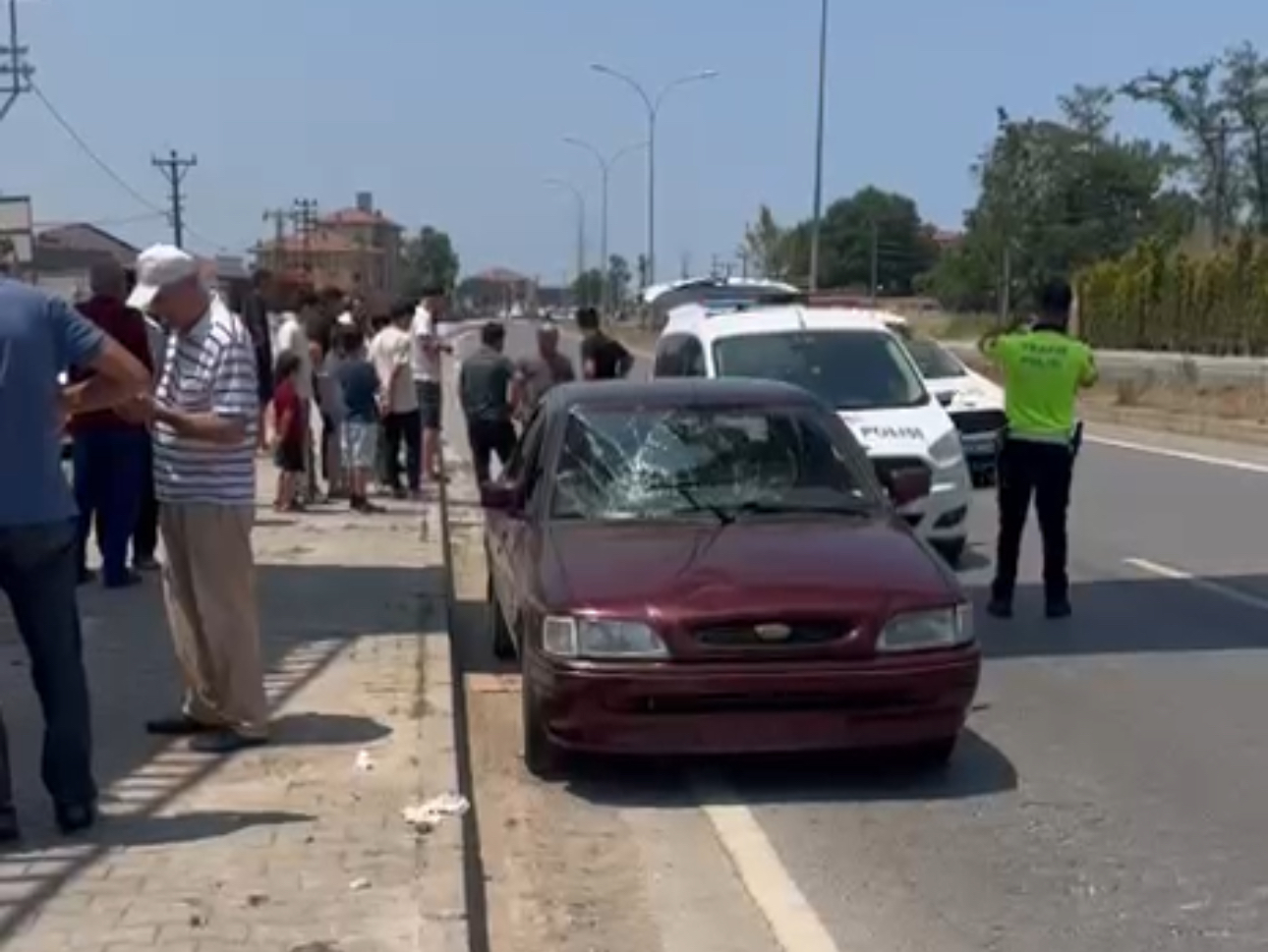 Karasu’da Üstgeçit Altında Feci Kaza: Bir Kişi Ağır Yaralandı