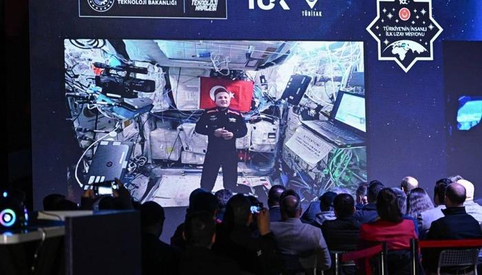 Bakan Kacır, ilk Türk astronot  Alper Gezeravcı ile görüştü