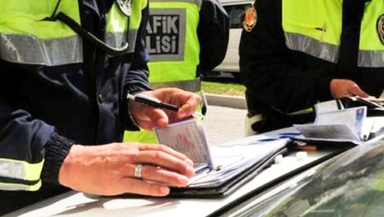 Trafik cezalarında indirimli ödeme süresi 1 aya çıkarıldı